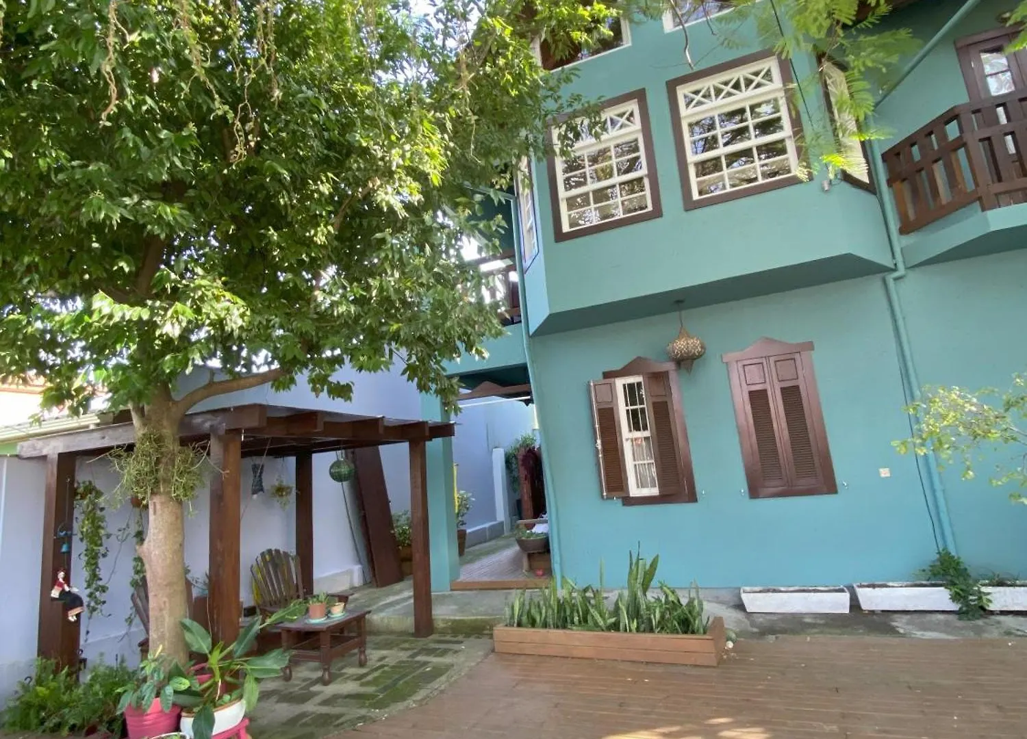 Solar Das Petalas Guest House contacts